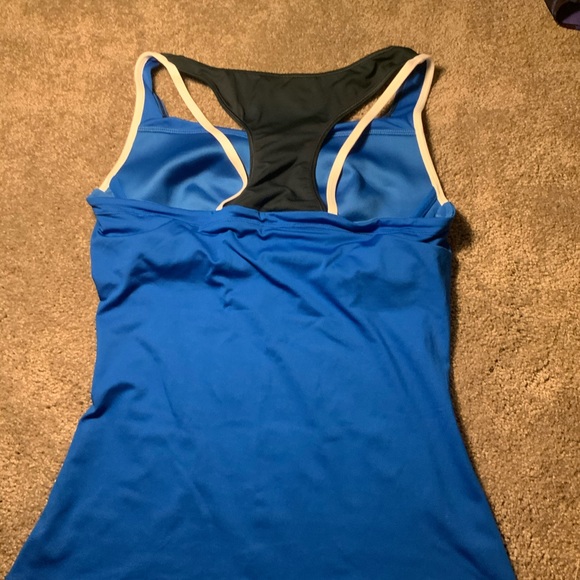 Nike top - Picture 2 of 4